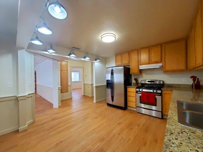Building Photo - Mollison Duplex