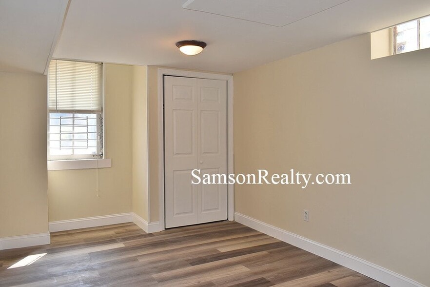 Building Photo - 298 Hope St