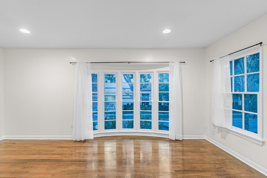 Building Photo - 222 S Rexford Dr