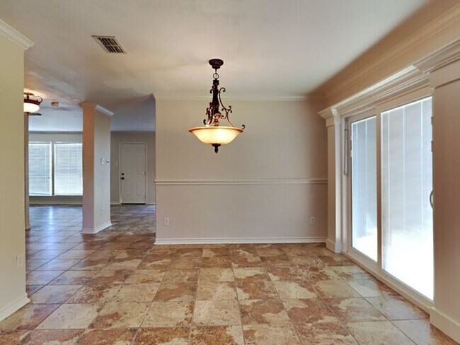 Building Photo - No Application Fees* $500 off first month....