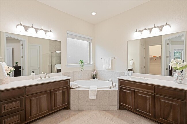 Building Photo - 228 Lockhart Lp