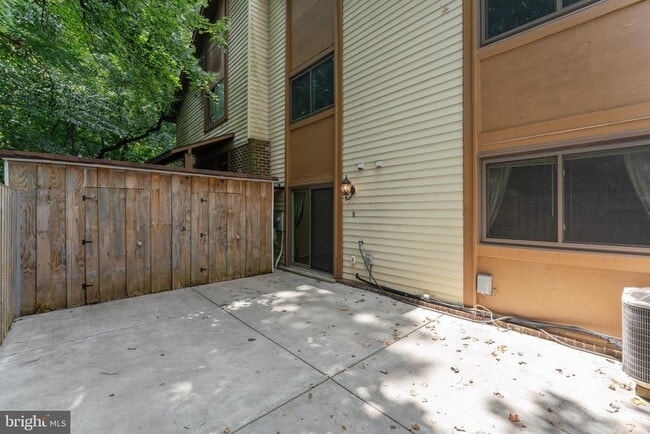 Building Photo - 10657 Spring Oak Ct