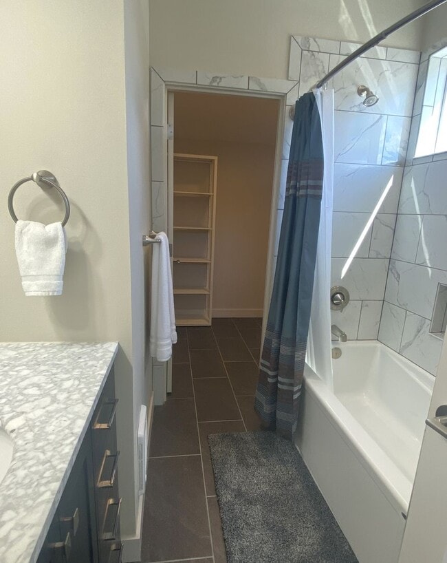 Building Photo - Year Round Rental- 4 bedroom, 2.5 bath in Chelan