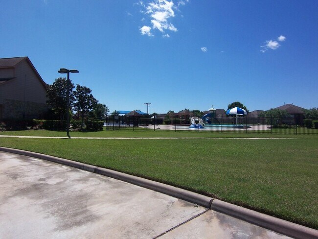 Building Photo - 25910 N Lakefair Dr