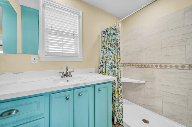 Building Photo - 610 Surf Dr