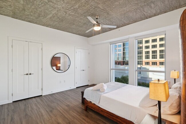 Building Photo - 222 E Jefferson St