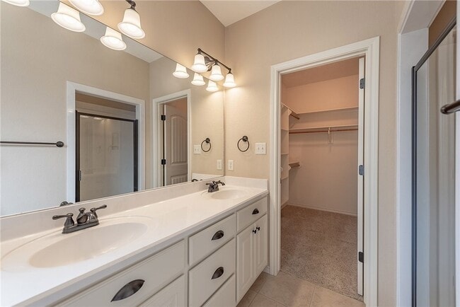 Building Photo - 2403 Norham Dr