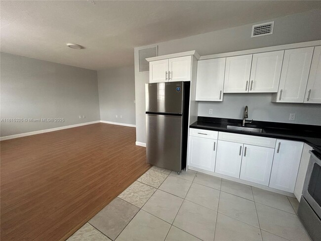 Building Photo - 1360 Collins Ave