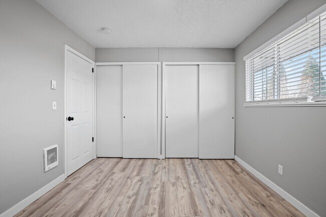 Building Photo - Beautifully remodeled 3BR in Gresham. 1/2 off first months rent!