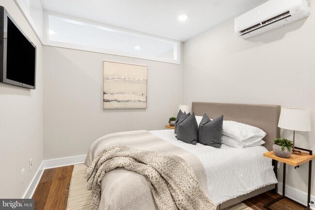 Building Photo - 1924 N Front St