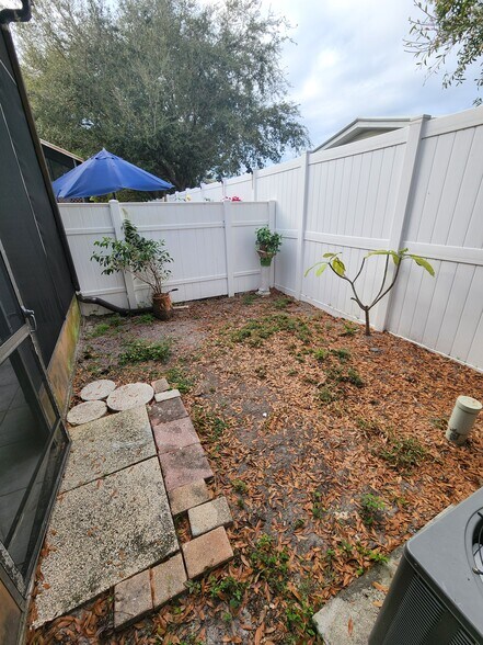 Building Photo - 3001 S Pines Dr