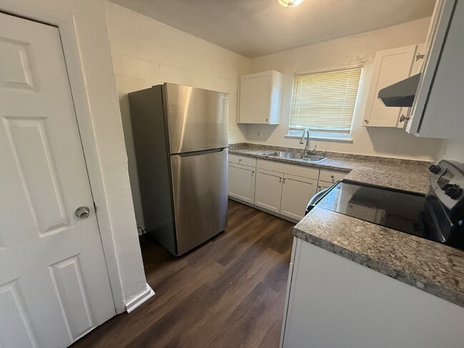 Building Photo - 3 BEDROOM BRICK TOWNHOME FOR RENT IN NORFOLK