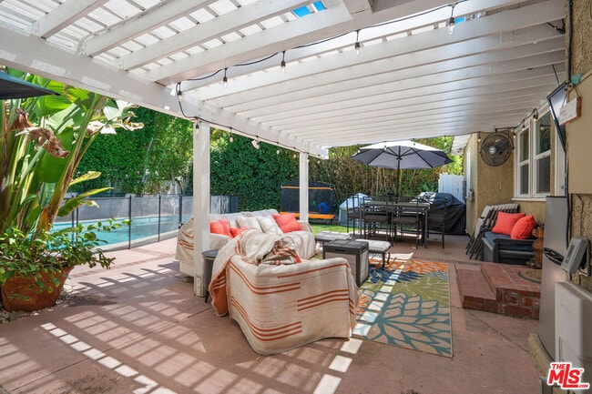 Building Photo - 5146 Topanga Canyon Blvd