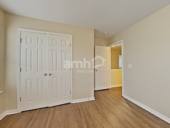 Building Photo - 1039 Vanguard Dr