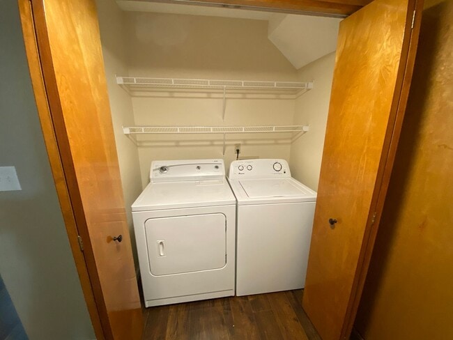 Building Photo - Great West Central Location