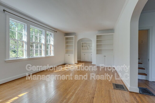 Building Photo - 502 32nd Ave S