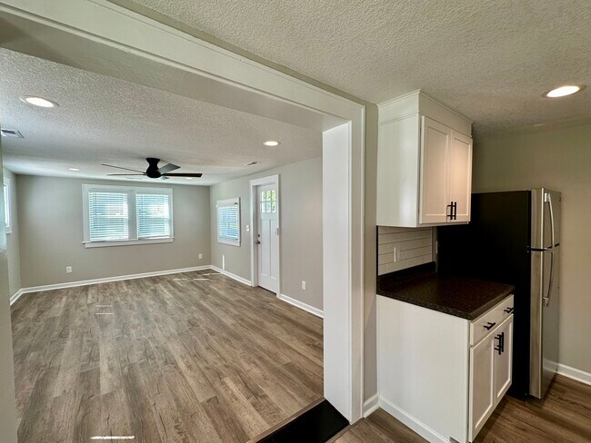 Open floor plan to large kitchen - 2304 Belle Ave NE