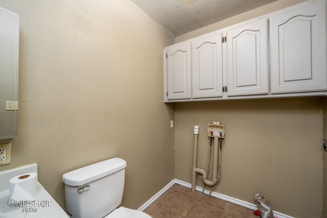 Building Photo - 3632 Clinton St