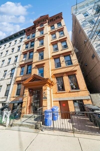 Building Photo - 715 Willow Ave