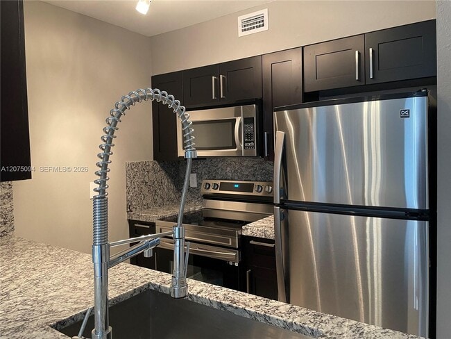 Building Photo - 4158 Inverrary Dr