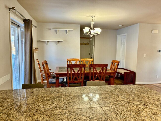 Building Photo - 1009 Forrest Dr