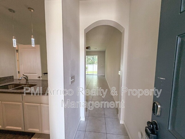 Building Photo - 2144 Laceflower Dr