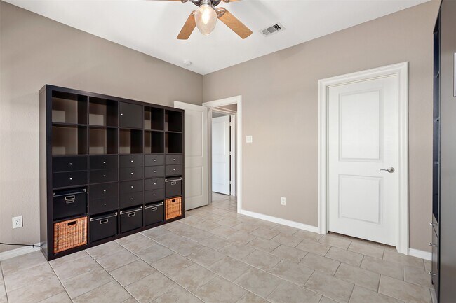 Building Photo - 17 Armand Shore Dr