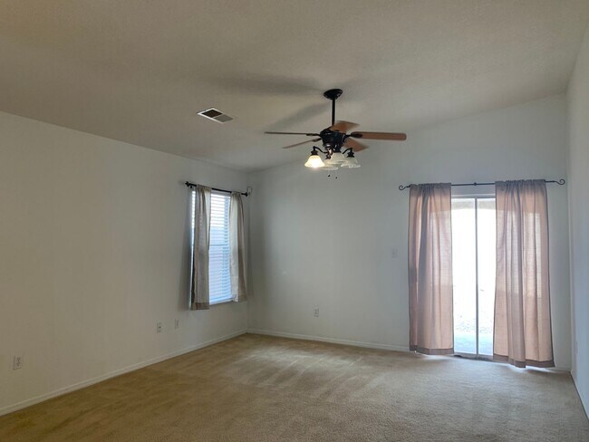 Building Photo - Charming 3 bdrm, 2 bath home