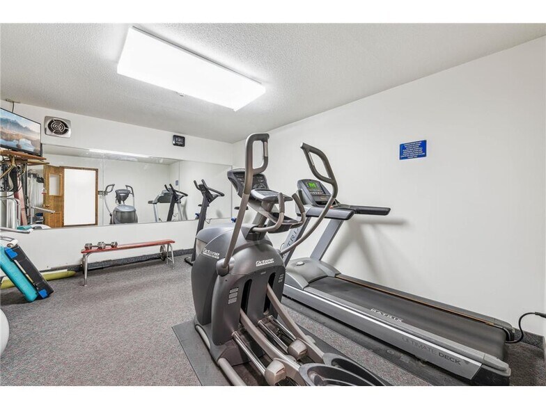 Building Photo - 4101 Parklawn Ave