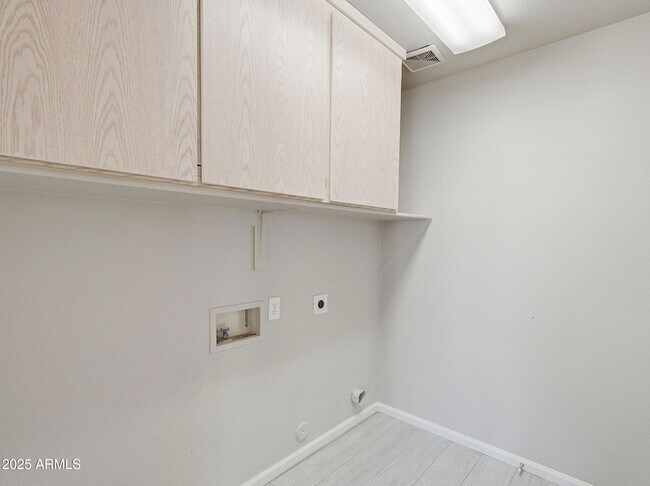 Building Photo - 9926 E Pantera Ave