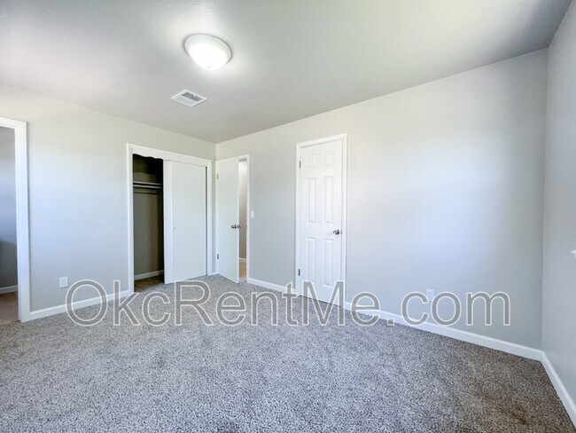 Building Photo - 1428 SW 62nd St