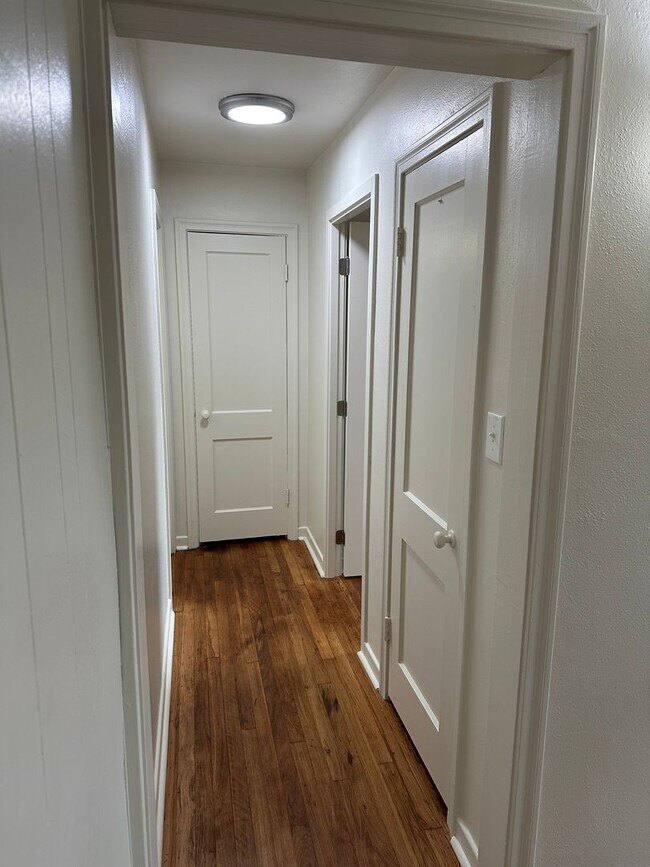 Building Photo - 1/2 Off 2nd Month's Rent