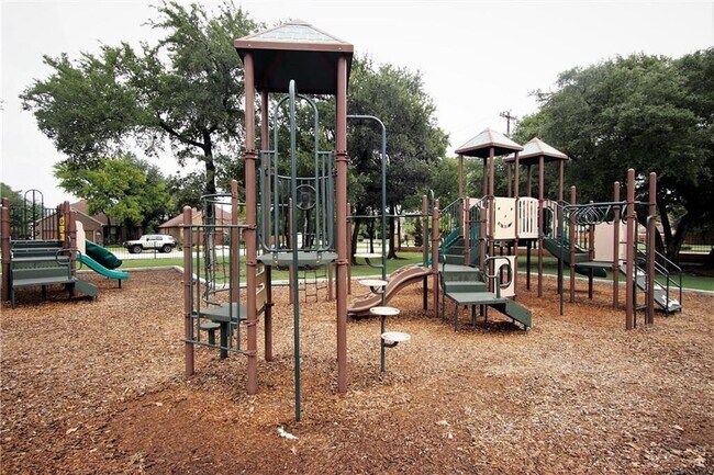 Building Photo - 2204 Old Sterling Rd