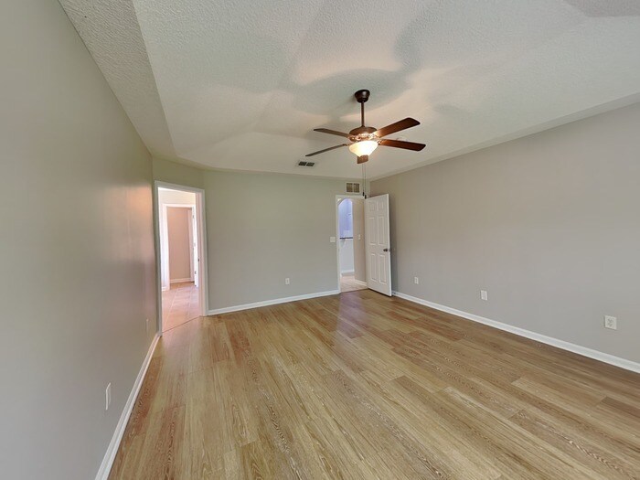 Building Photo - 244 Bridgeport Ln