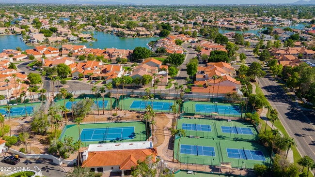 Building Photo - 2119 E New Bedford Dr