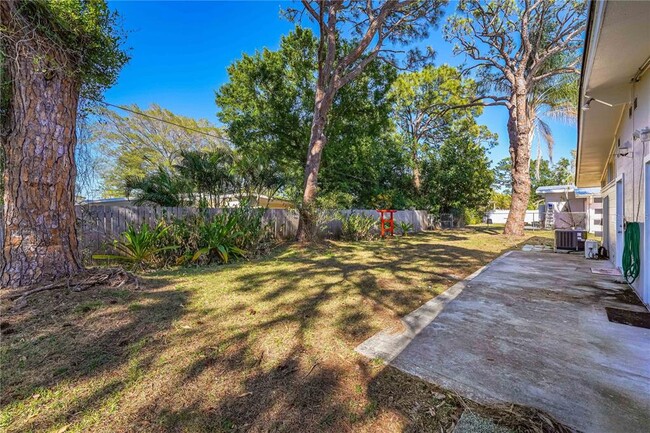 Building Photo - 6912 Alderwood Dr