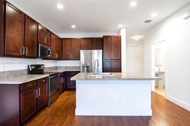 Building Photo - 4652 Horseshoe Cir