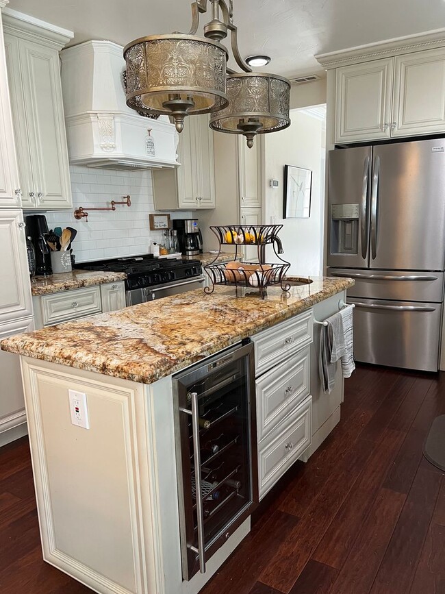 Building Photo - 1422 Court St