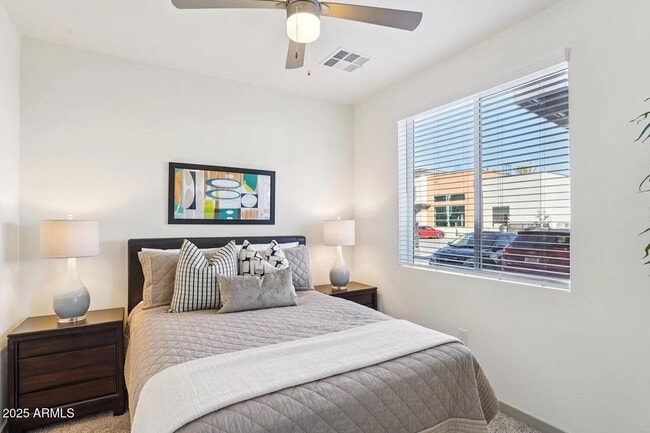 Building Photo - 1161 E O'Neil Dr