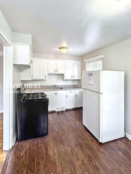 Building Photo - 3866 Woodridge Rd