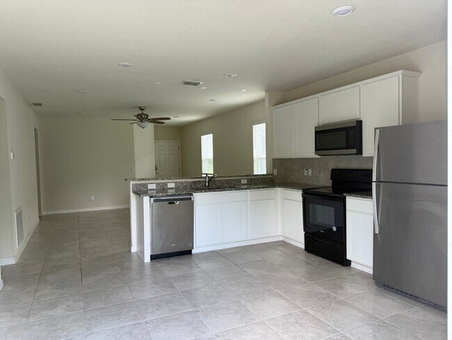 Building Photo - FOR RENT in Live Oak Lake – St. Cloud!