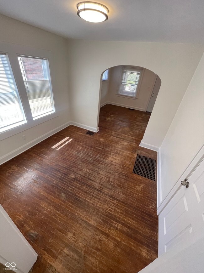 Building Photo - 927 N Chester Ave