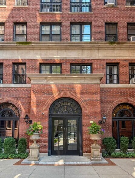 Building Photo - 400 W Deming Pl