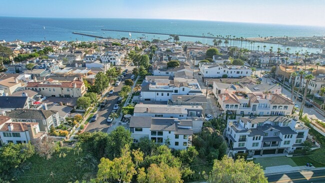 Building Photo - 30+ Day Fully Stylishly furnished & Tastefully designed Newport Beach Vacation Rental