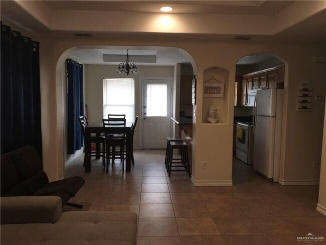 Building Photo - 17 Parkplace Ave