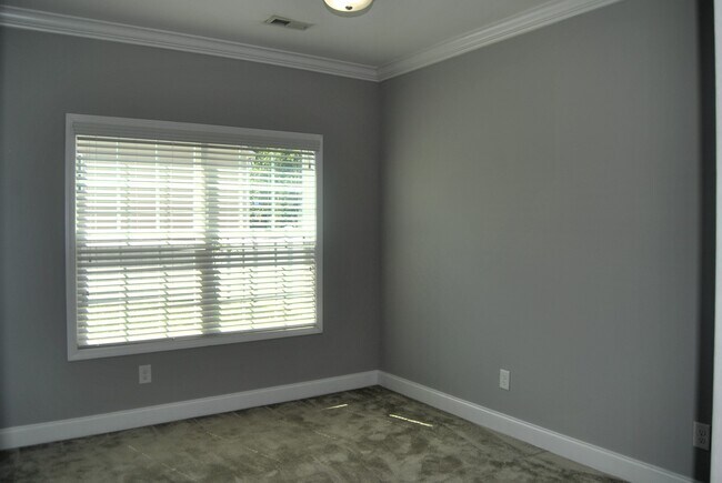 Building Photo - 5797 Highland Grove Dr