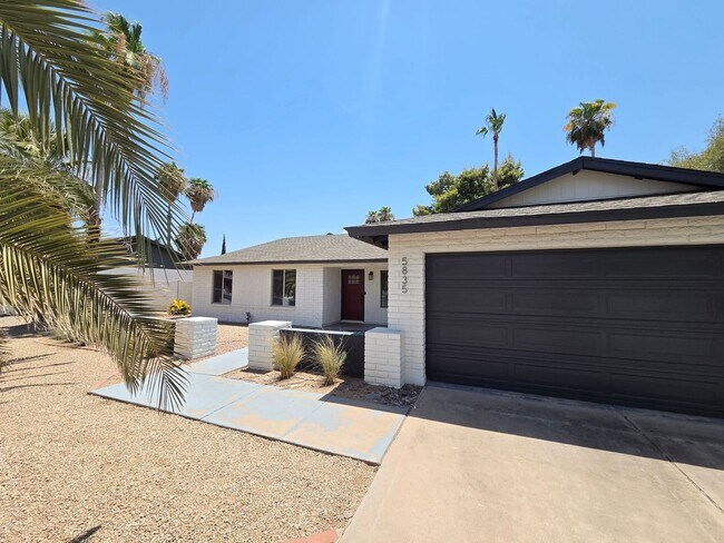 Building Photo - Beautiful 3 bedroom / 2 bath in Scottsdale!