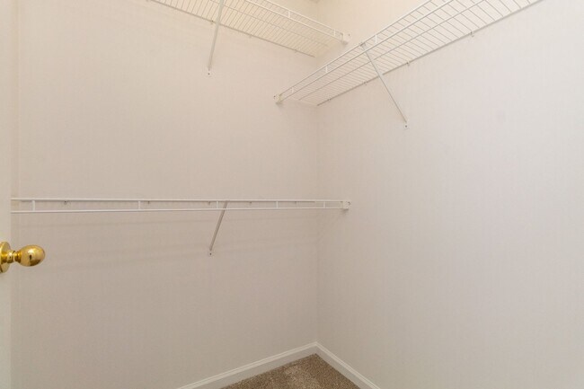 Building Photo - 422 Old Pine Way