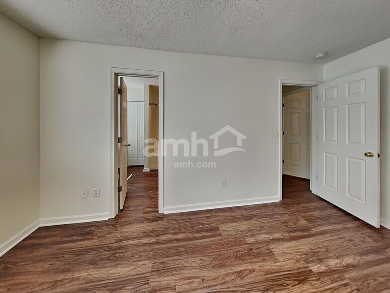 Building Photo - 505 Kingsman Ln