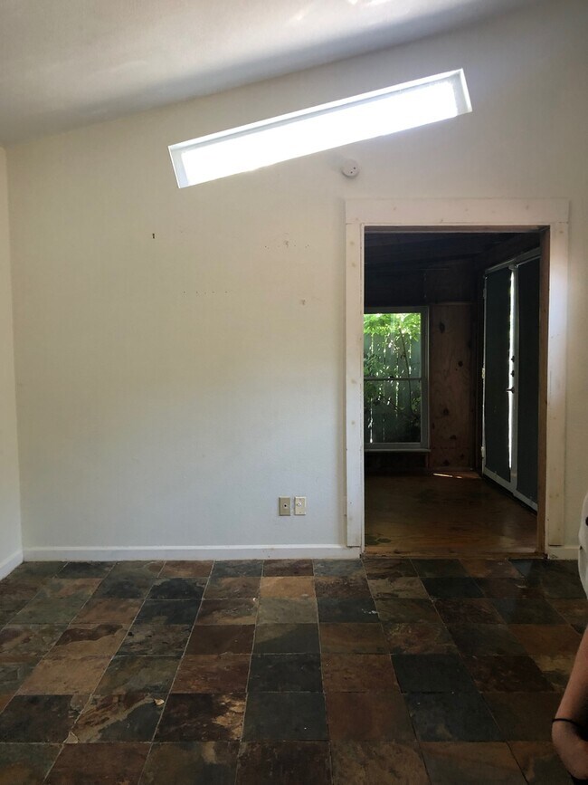 Building Photo - 5001 Duval St